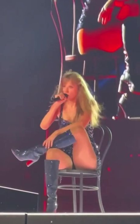 Taylor Swift erotic model picture