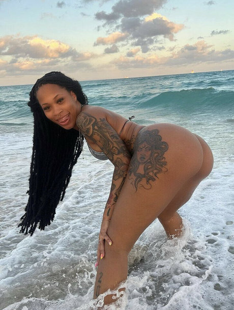 Official liyahhh pornstar erotic pics