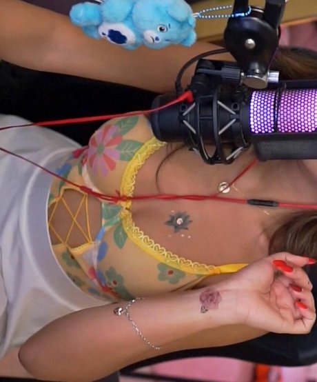 AlodiaMarie naked star pic