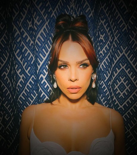 Billie Piper model adult images