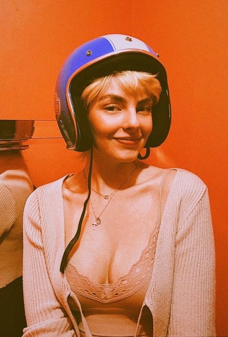 Triz Pariz best actress galleries