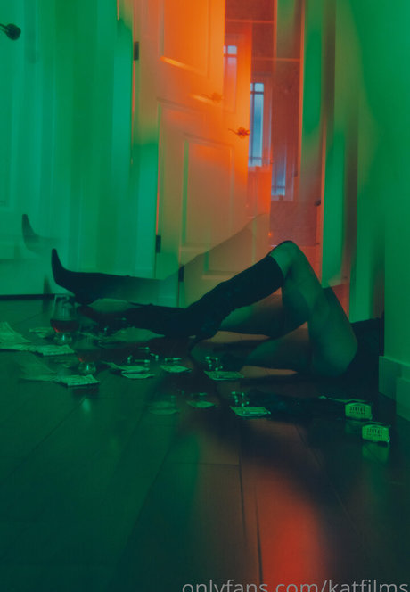 Kat Cabaret star nude photos