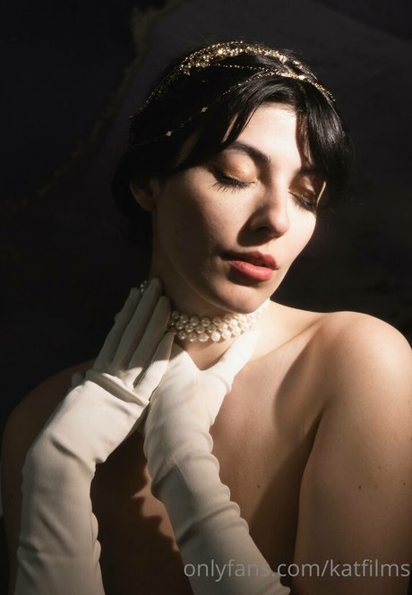 Kat Cabaret hd pornstar img