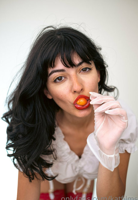 Kat Cabaret high quality actress photos