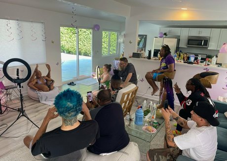 curvy nude onlyfans nude galleries