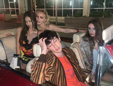 milf handjob onlyfans porn gallery