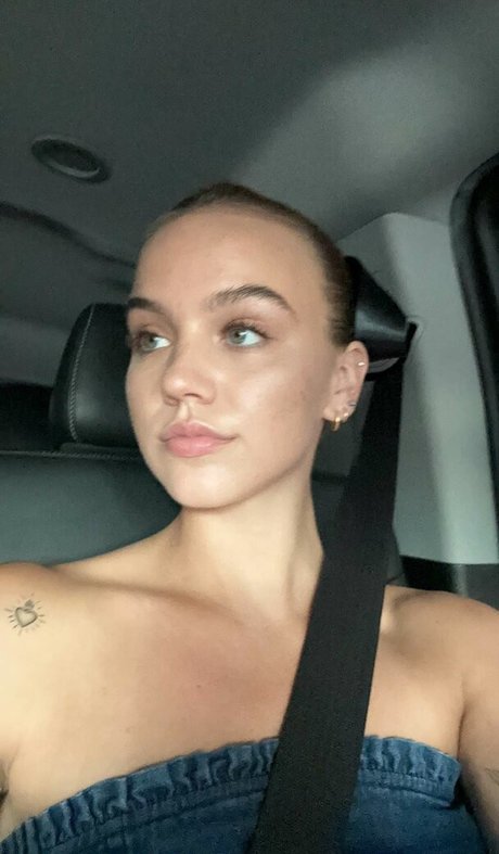 college girl onlyfans beautiful photo