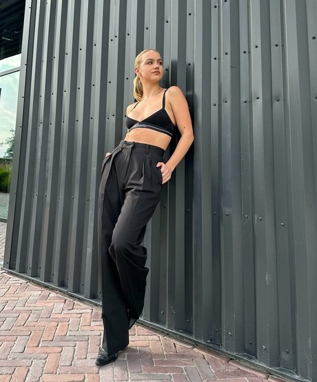 hairy legs onlyfans hot naked picture