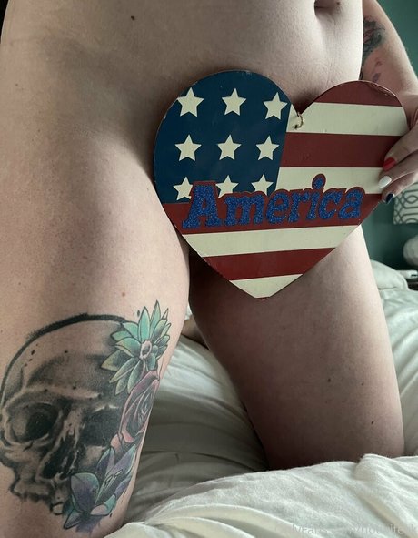 hotwifekk top model image