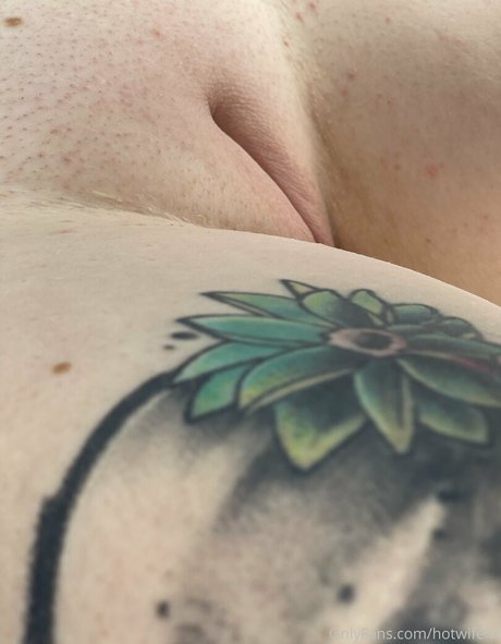 hotwifekk star sexy image