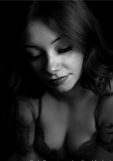 radical4what model erotic images