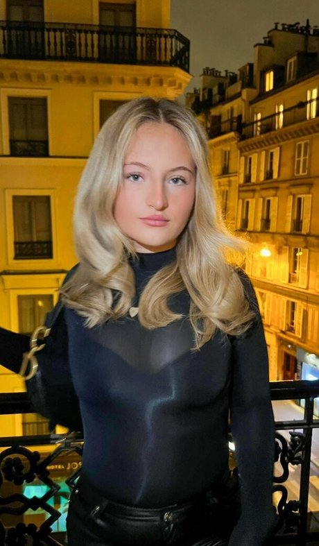 Daisy Campbell star top pic