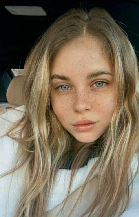 Anacuteness erotic actress gallery