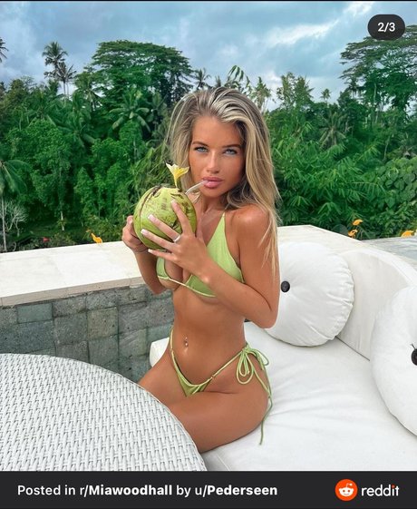 Mia Woodhall model naked pictures