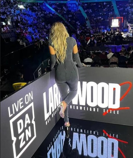 Laura Woods nude model images