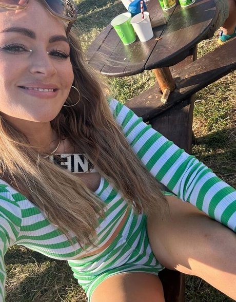 Laura Woods pornstar naked photos