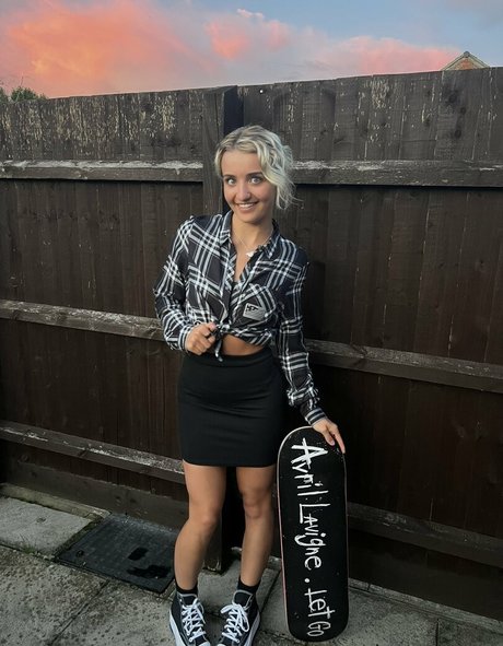 Xia Brookside model naked galleries