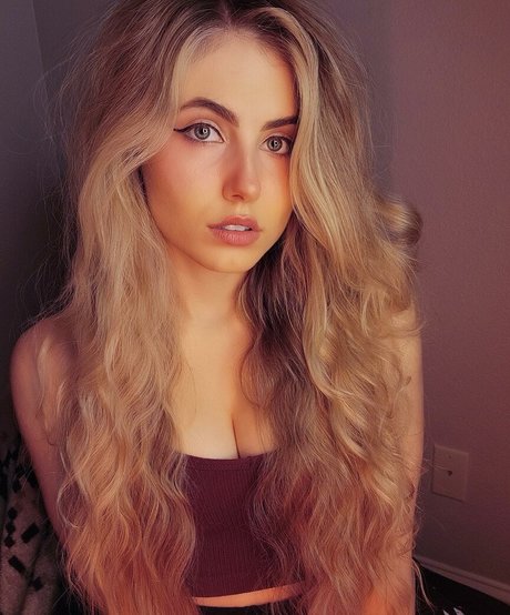 Nicki Taylor star exclusive photo