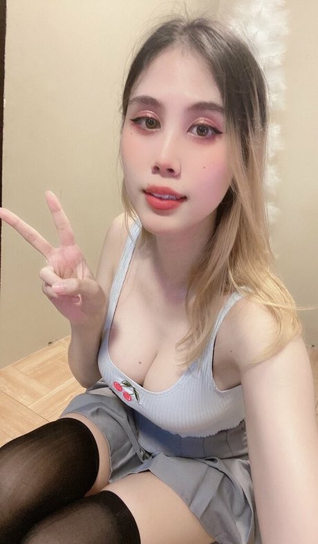 curvy shemale onlyfans nude picture