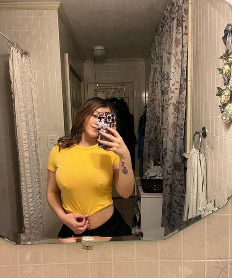 outdoor onlyfans top picture