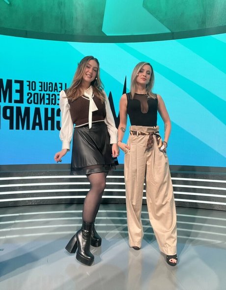 Troubleinc perfect actress image