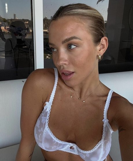Tammy Hembrow erotic actress archive