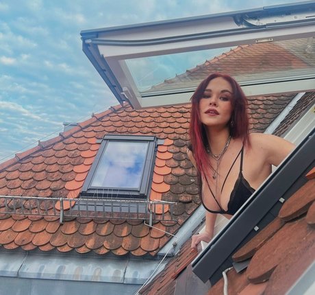 Taylor Upsahl model best image