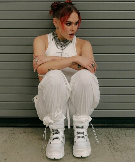 Taylor Upsahl pretty model img