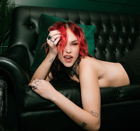 Taylor Upsahl high quality model pictures