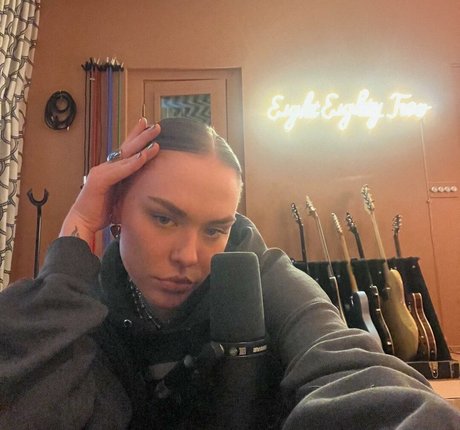 Taylor Upsahl hd model images