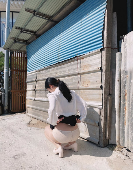 loveju yu naked model gallery