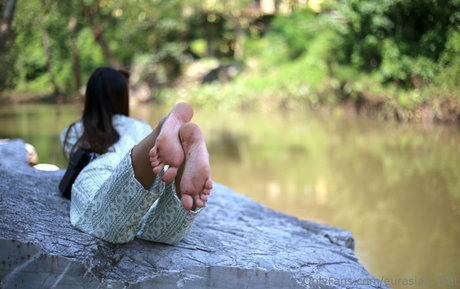 eurasian feet star top gallery