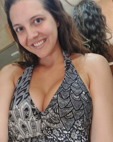 Sadie Holmes art actress pictures