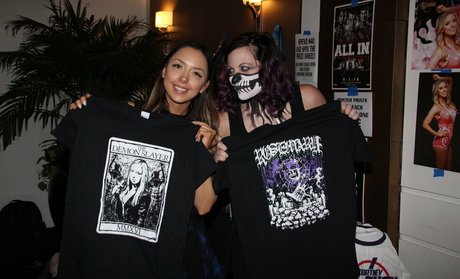 alliewrestling naked model pictures