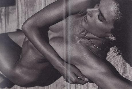 Alessandra Ambrosio star naked picture