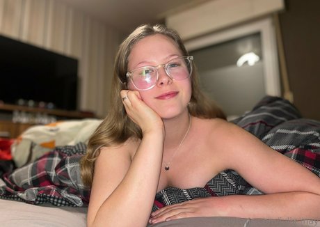 julix may hd model pic