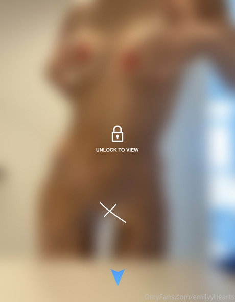 emilyyhearts nudes model image