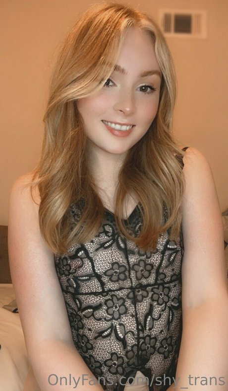 Shy Trans hot pornstar img