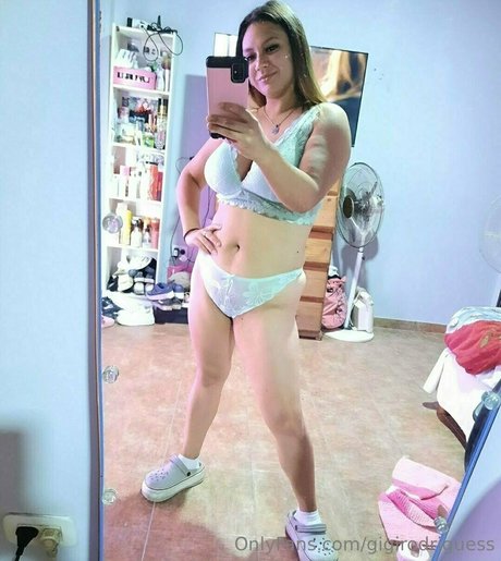 gigirodriguess naked model archive