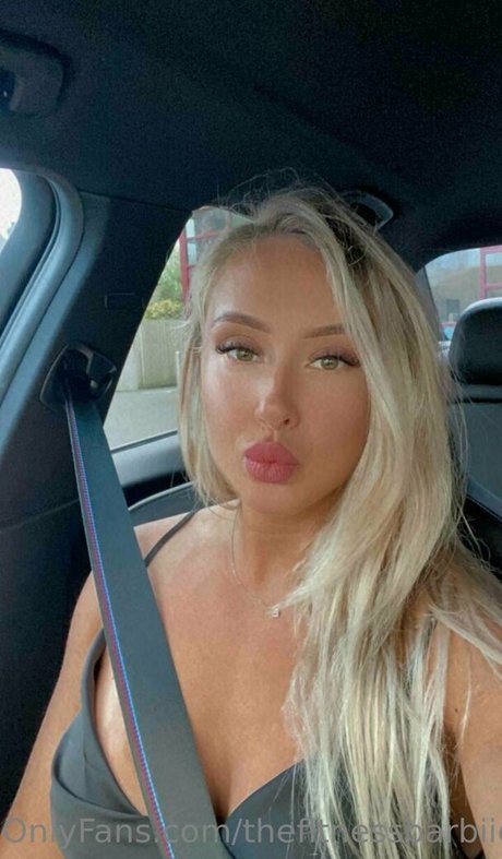 thefitnessbarbiie model erotic photo