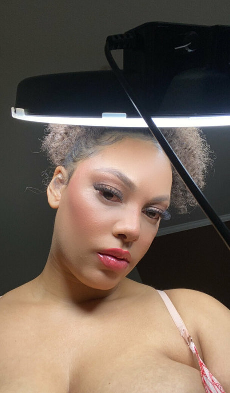 famousaria hd actress gallery