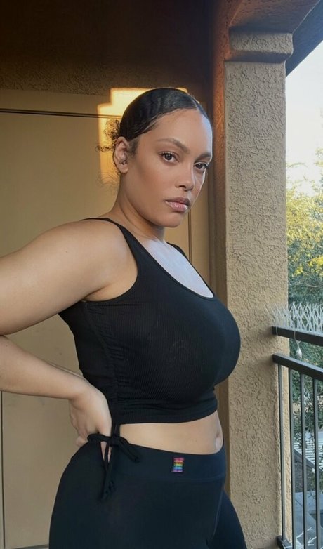 famousaria art actress archive