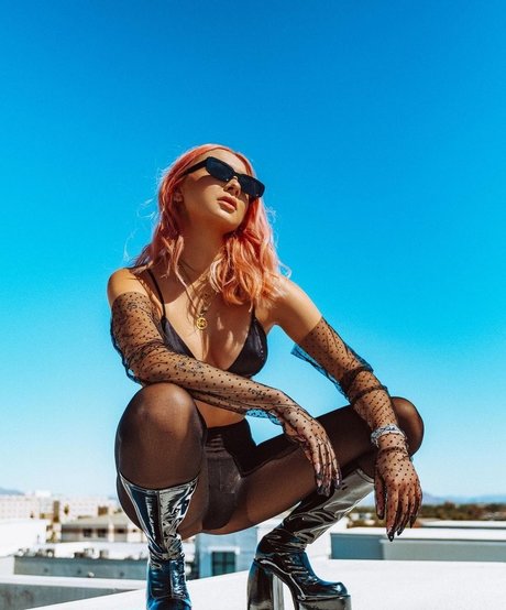 Lara Fraser nudes actress galleries