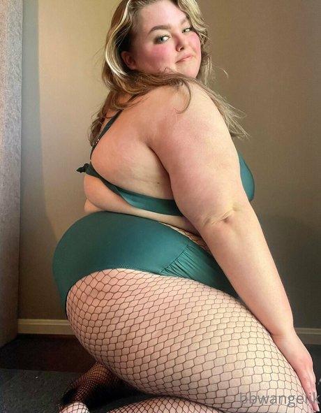 curvy shemale onlyfans sexy naked picture