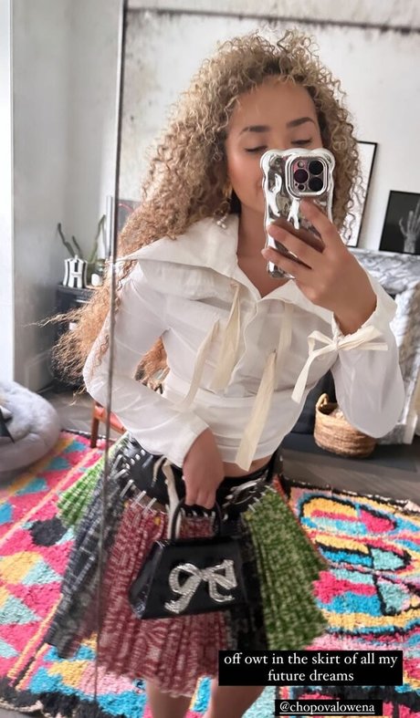 Ella Eyre model pretty pic