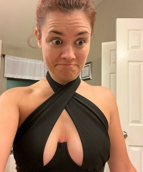 Beth Freeman nude star img