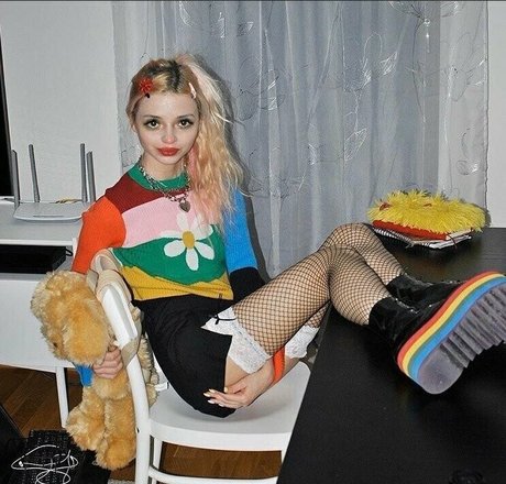 female influencer onlyfans free xxx picture