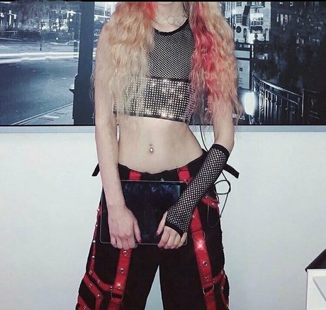 mirror onlyfans beautiful naked archive