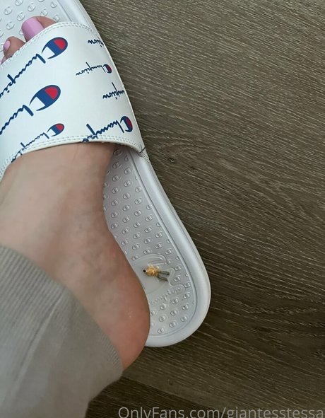 giantesstessa erotic model gallery