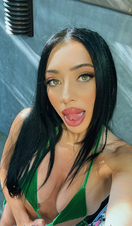 Babydesireex erotic model pictures